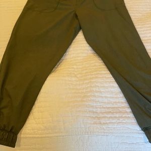 Albion Destination joggers. Heathered green. S.